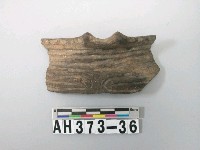 藏品(黑色細砂陶口緣殘件)的圖片